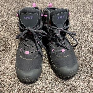 Women’s hiking boots size 10